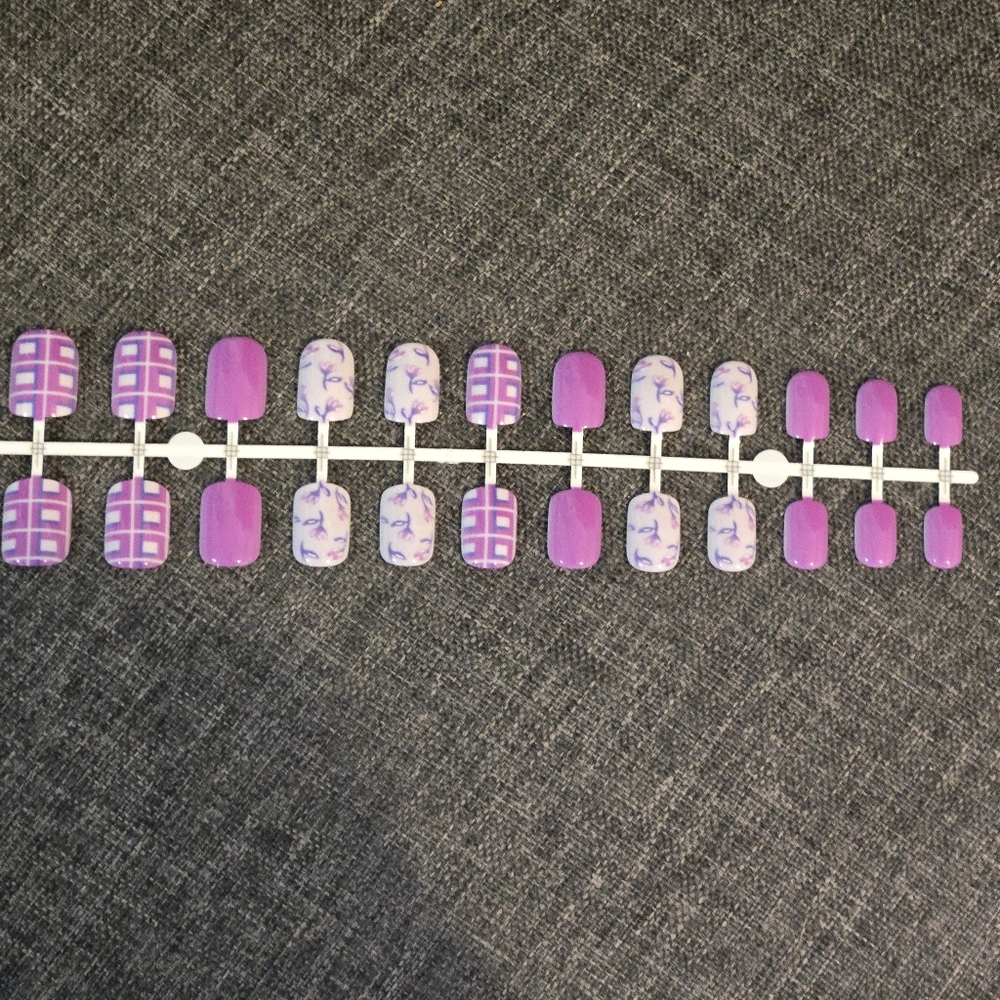 Purple Patterned Press-On Nails - Picture 5 of 6